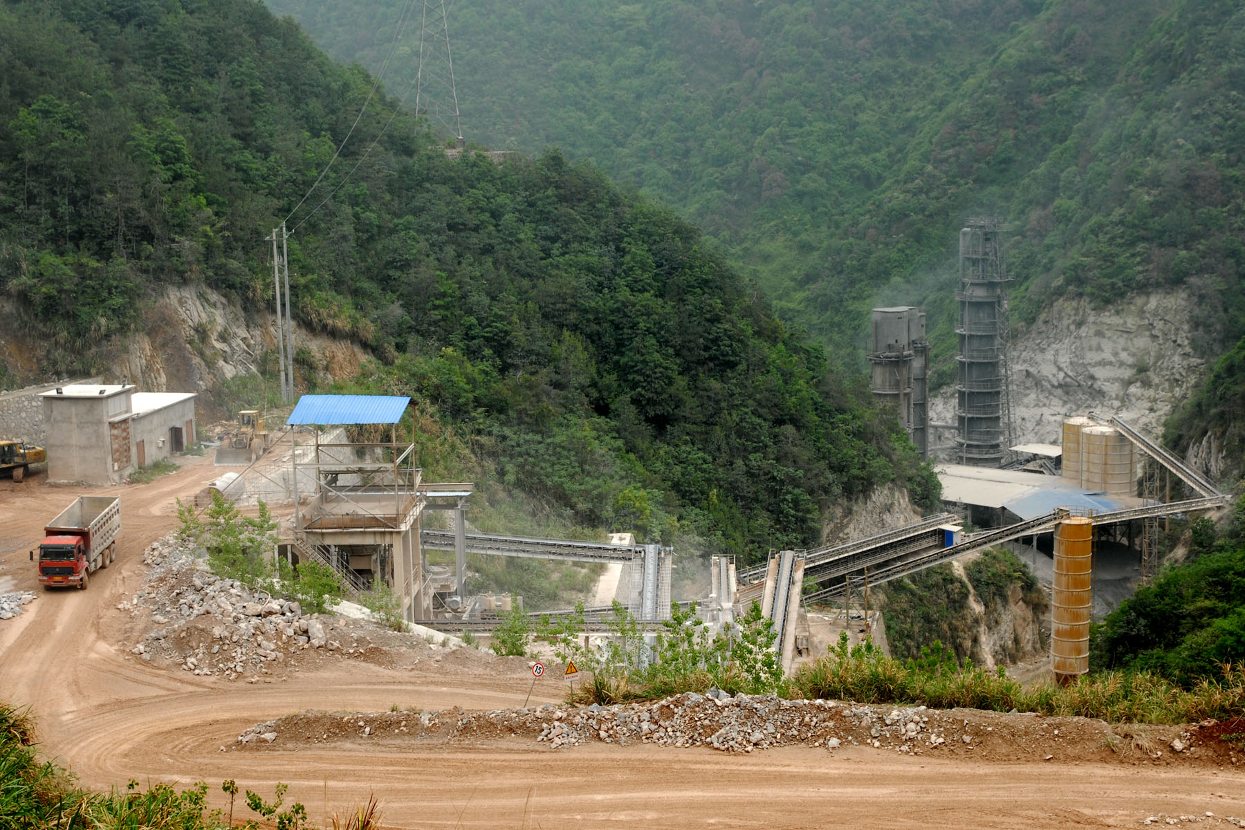 熱烈祝賀杭州三江礦業責任有限公司QBD系列新型煤燒豎窯工程單窯300T順利投料點火