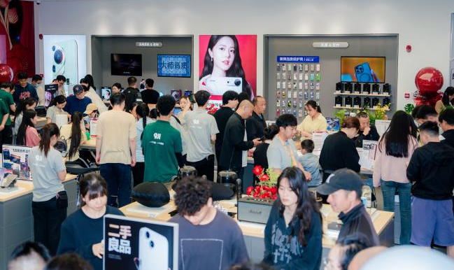 春節(jié)假期前四天云南消費(fèi)市場 年味濃、亮點多、數(shù)碼產(chǎn)品銷售火爆